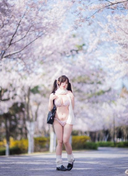 老师脱内衣给学生摸露出奶头_1080电影完整版在线观看